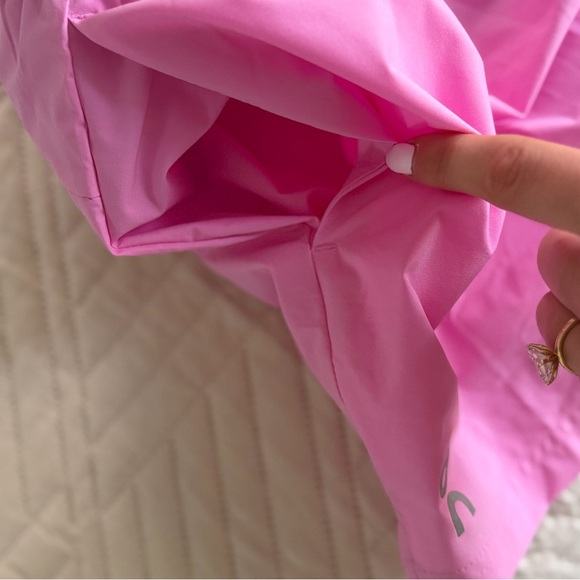 🩷 NWT ON Running 3" Core Short Raspberry Pink - Picture 6 of 6